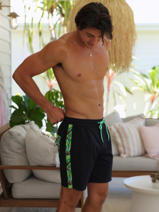 KISS & TELL MEN'S SHORT